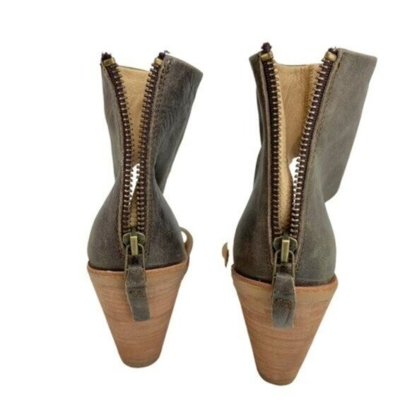 Koolaburra Peonie Kona Heeled Sandal with Caged Ankle - Picture 6 of 8